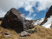 57 A dx per il Lago di Pietra Quadra, a sx per  il Bivacco Tre Pizzi
